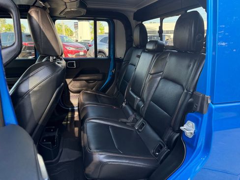 Used 2025 Jeep Gladiator Sport AWD/4WD image 24