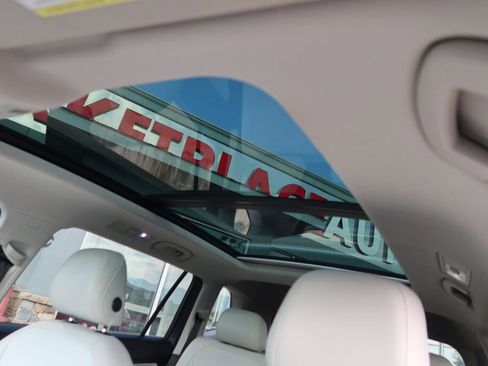 Used 2018 Volkswagen Tiguan SE image 16