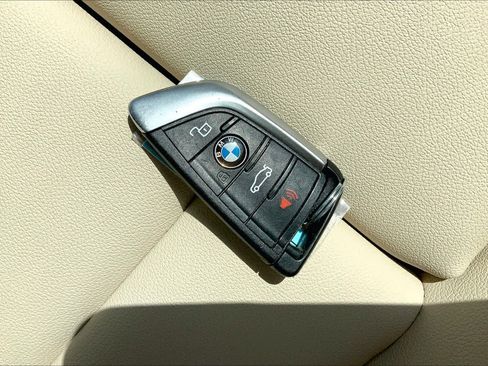 Used 2021 BMW 330i Sedan w/ Premium Package image 27