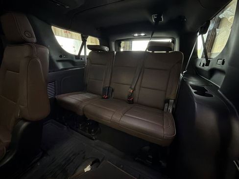 Used 2022 Chevrolet Suburban High Country AWD/4WD image 25