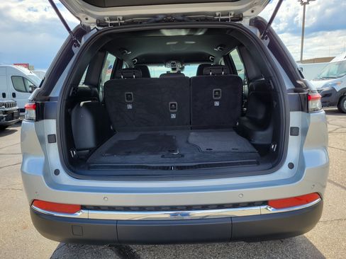 Used 2025 Jeep Grand Cherokee Laredo AWD/4WD image 20