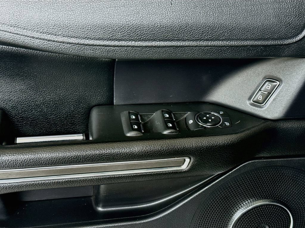 Used 2020 Ford Expedition XLT w/ Equipment Group 201A AWD/4WD image 19