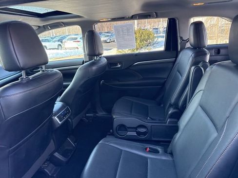 Used 2019 Toyota Highlander Limited image 23