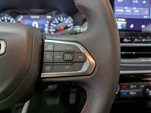 Used 2024 Jeep Compass Trailhawk image 17