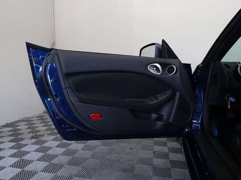Used 2017 Nissan 370Z Coupe RWD image 14