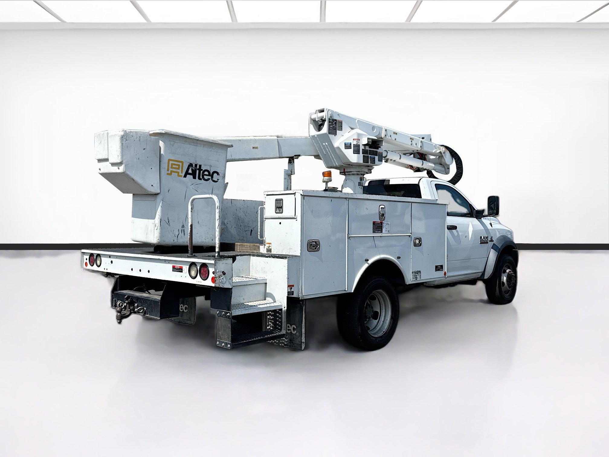 Used 2016 RAM 5500 Tradesman w/ Ambulance Prep Group RWD image 4