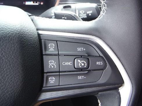 Certified 2023 Jeep Grand Cherokee Altitude AWD/4WD image 36