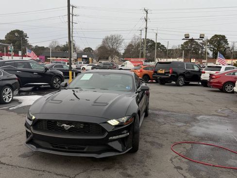 Used 2018 Ford Mustang Coupe RWD image 5