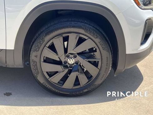 Certified 2024 Volkswagen Atlas Cross Sport SE FWD image 4