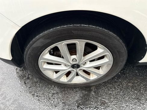 Used 2019 Kia Soul + FWD image 11