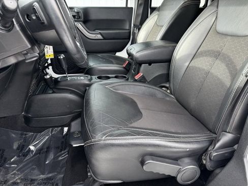 Used 2018 Jeep Wrangler Unlimited Sport image 4