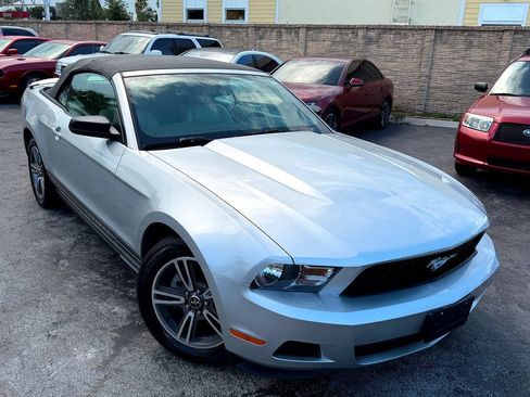 Used 2010 Ford Mustang Convertible RWD image 6