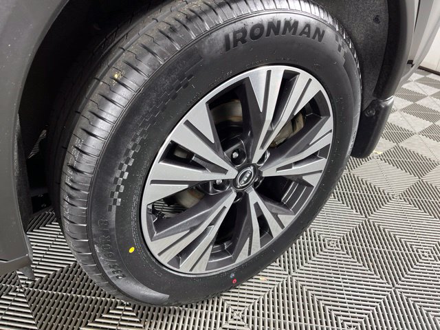 Used 2023 Nissan Rogue SV w/ SV Premium B Package FWD image 15
