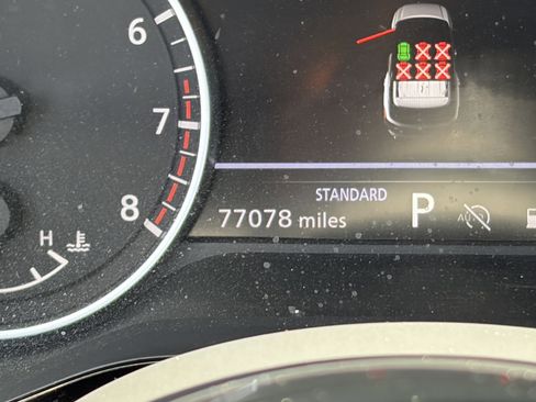 Used 2022 Nissan Pathfinder SV FWD image 29