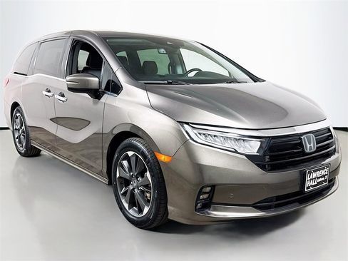 Used 2023 Honda Odyssey Elite image 3