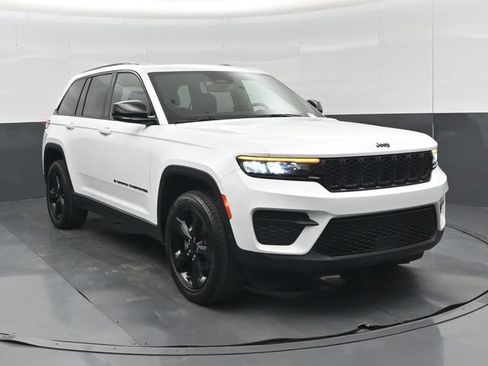 Used 2024 Jeep Grand Cherokee Altitude AWD/4WD image 1