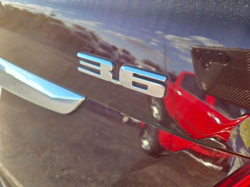 Used 2017 Cadillac XT5 Luxury image 31