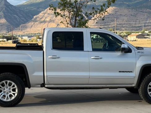 Used 2017 GMC Sierra 1500 SLE w/ SLE Value Package AWD/4WD image 4
