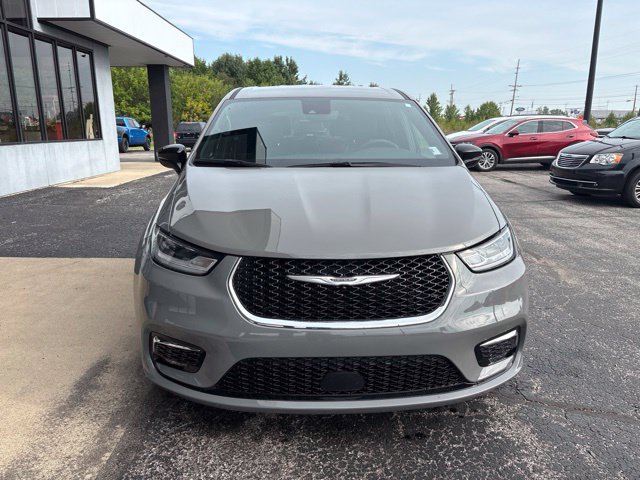 Used 2025 Chrysler Pacifica Select FWD image 9