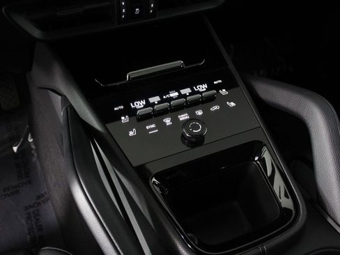 Certified 2025 Porsche Cayenne image 18