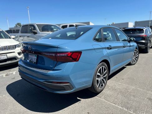 Used 2026 Volkswagen Jetta SE FWD image 5