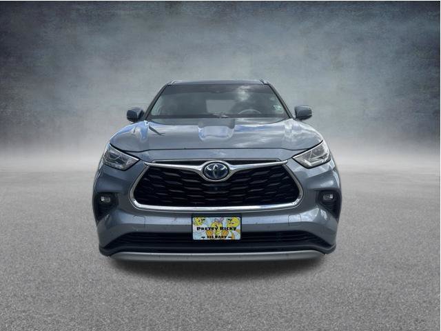 Used 2021 Toyota Highlander Platinum FWD image 3