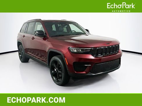 Used 2023 Jeep Grand Cherokee Altitude image 1