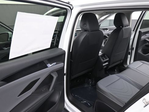 New 2026 Volkswagen Tiguan SE AWD/4WD image 39