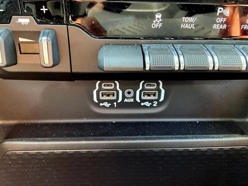 Used 2023 RAM 1500 Laramie AWD/4WD image 14