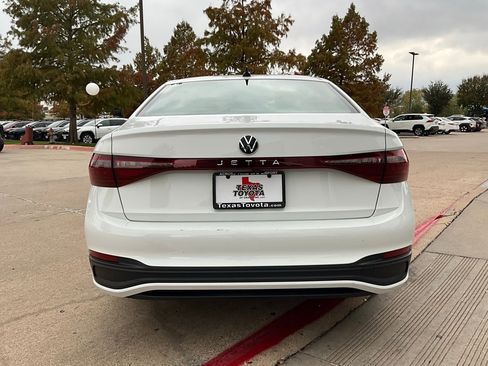 Used 2025 Volkswagen Jetta Sport image 6