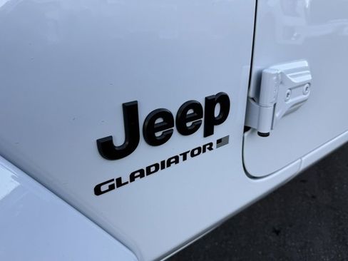 New 2025 Jeep Gladiator Sport image 11