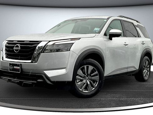 Used 2024 Nissan Pathfinder SV AWD/4WD image 4