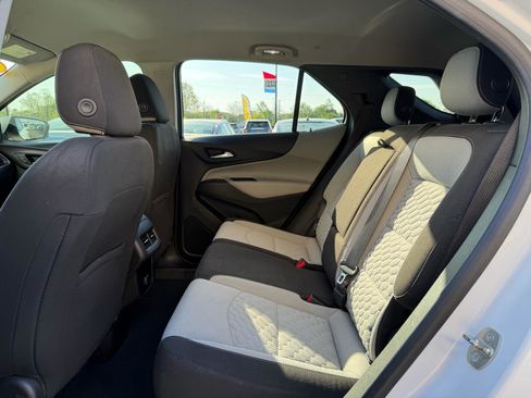 Used 2018 Chevrolet Equinox LT image 18