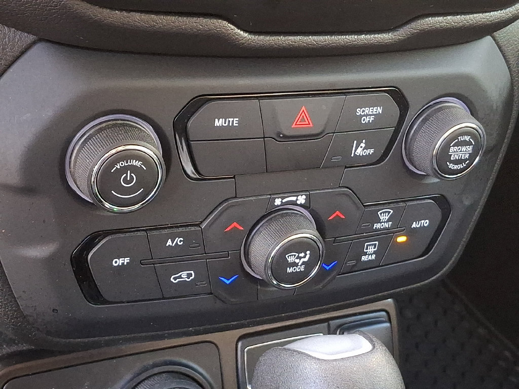 Used 2022 Jeep Renegade Latitude AWD/4WD image 16