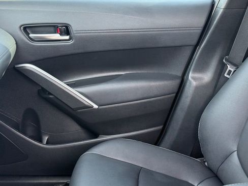 Used 2023 Toyota Corolla Cross XLE FWD image 11