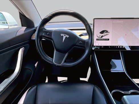 Used 2018 Tesla Model 3 Long Range RWD image 5