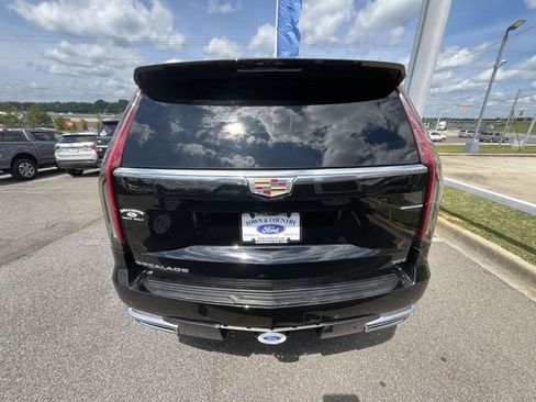 Used 2023 Cadillac Escalade Premium Luxury w/ Performance Package AWD/4WD image 4