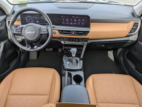 Certified 2024 Kia Seltos EX FWD image 12