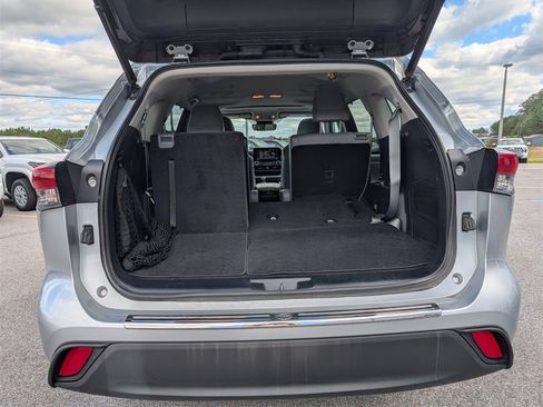 Used 2021 Toyota Highlander XLE image 34