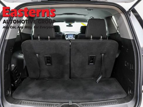 Used 2022 GMC Acadia SLE image 9