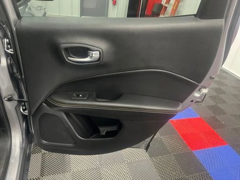 Used 2018 Jeep Compass Latitude w/ Popular Equipment Group AWD/4WD image 15