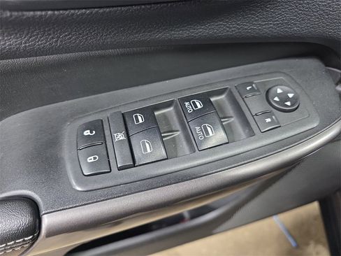 Used 2019 Jeep Cherokee Limited image 28