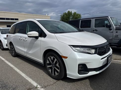 Used 2025 Honda Odyssey EX-L image 3