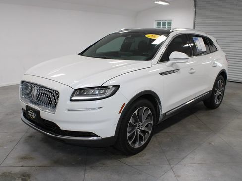 Used 2022 Lincoln Nautilus Reserve w/ Equipment Group 201A FWD image 4