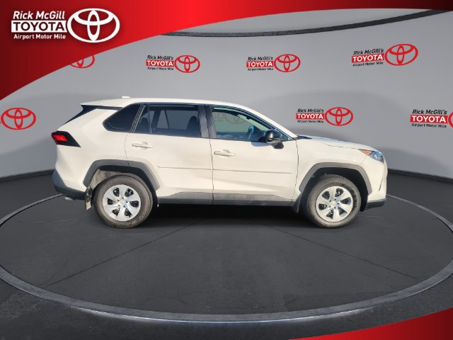 Used 2022 Toyota RAV4 LE AWD/4WD image 9