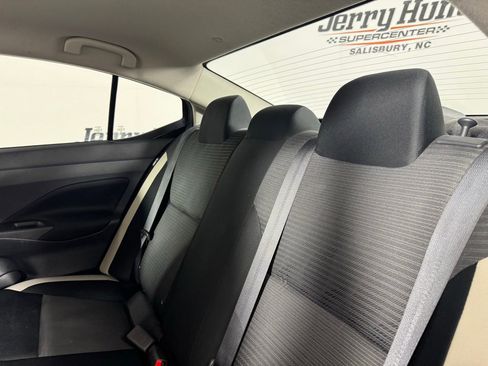 Used 2022 Nissan Versa SV image 28