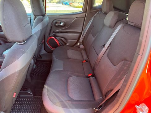 Used 2019 Jeep Renegade Trailhawk w/ UConnect 8.4 Nav Group image 14