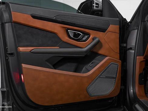 Used 2021 Lamborghini Urus image 18