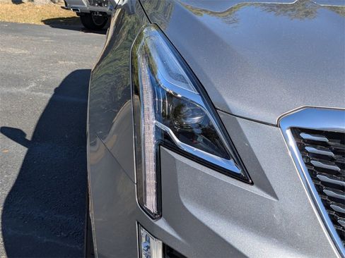 New 2026 Cadillac XT5 Luxury image 12