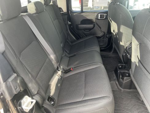 Used 2022 Jeep Gladiator Willys image 25